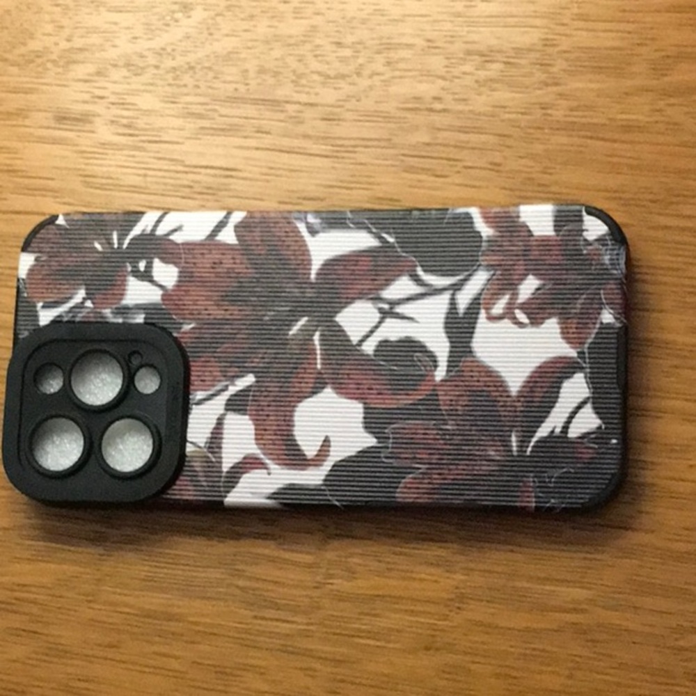 iPhone 16 Pro Max Case – Brown and cream floral
